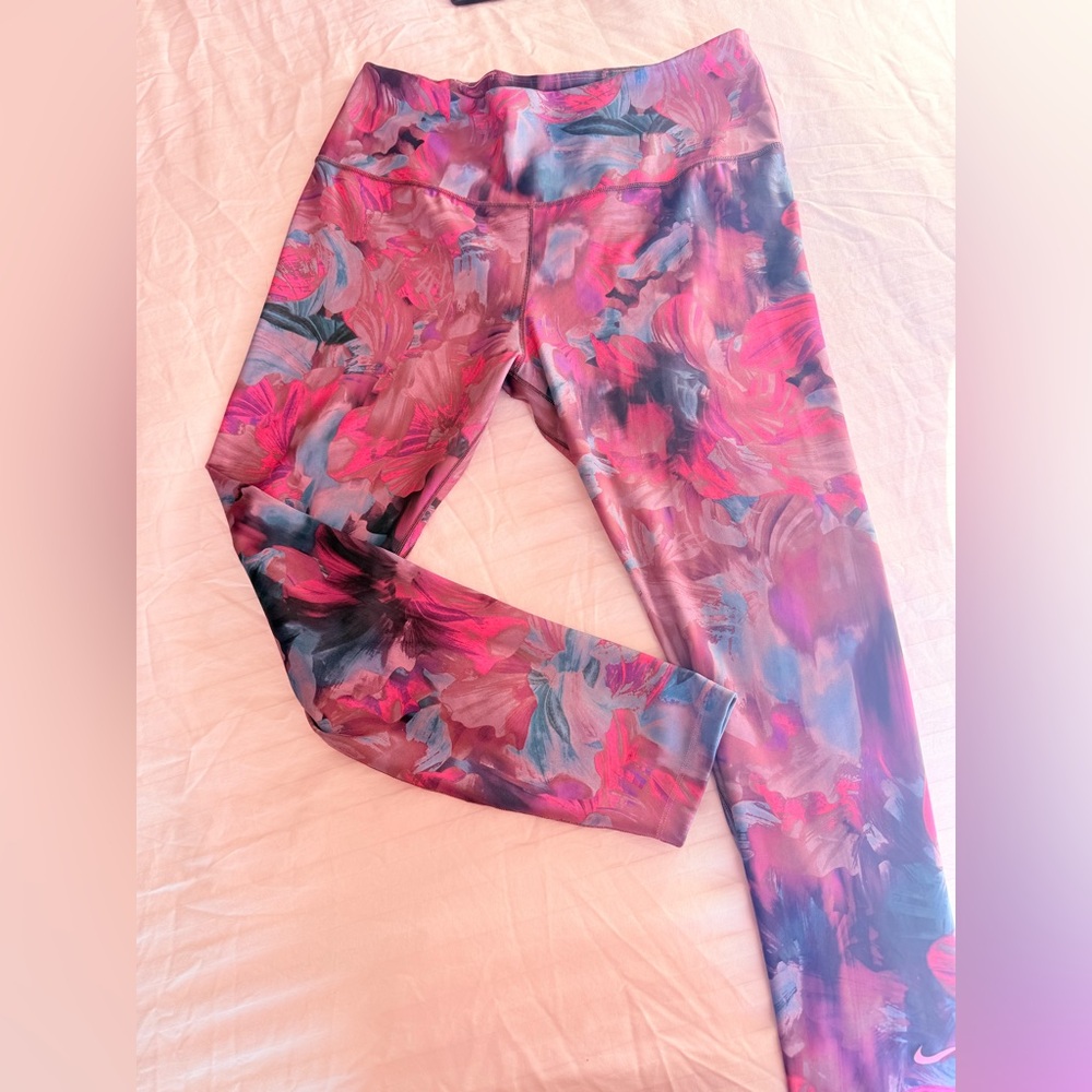Nike Women's Watercolor Floral  Leggings XL (14/16)